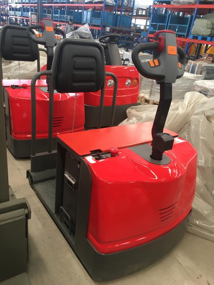 tow tractor tow tractor